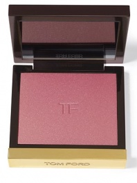 Symmetrical, sculpted cheekbones are vital to creating the Tom Ford look. This sumptuous powder blush delivers layers of possibility, from a sexy glow to a more dramatic, color-rich look. Formulated with spherical pearls and rich emollients, it glides onto skin with the comfort of a cream, achieving outstanding luminosity and a velvety transparency.