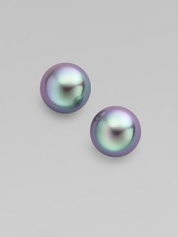 Dark and lovely grey pearl studs, set and backed in sterling silver. 12mm grey round organic man-made pearls Sterling silver Post back Made in Spain