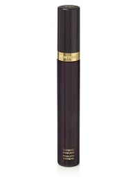 Tom Ford's luscious, deep black mascara magnifies the eyes and intensifies your look. The combination of darkest black carbon and lash-filling powders works to transform lashes with optimal glamour and drama. A creamy formula that lasts throughout the day without caking, clumping, or crumbling.