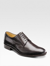 EXCLUSIVELY OURS. A sleek, sophisticated dress style crafted in premier leather and essential comfort. Leather lining Padded insole Leather sole Made in Italy 