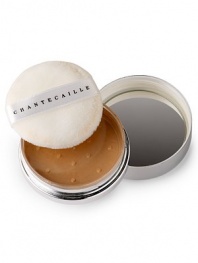 TALC-FREE LOOSE POWDER is a virtually weightless, silky powder whose remarkable clarity is the result of advanced technology. An exclusive technique coats tiny pigment particles with beneficial natural ingredients and light-reflective particles. Mica and sericites replace potentially drying talc for a translucent and delicately matte finish.