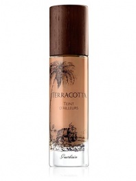 Terracotta Teint D'Ailleurs is a new basic for beautiful skin, the first tinted moisturizer in the collection, it captures the summer's sun-kissed radiance and holds true on the skin from morning until night.The unprecedented texture, part tinted gel and part cream melts away like silk, gliding over the skin to blend away imperfections, smooth and even out the complexion. 