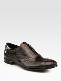 A modern classic, in polished leather with perforated details for endless style.Leather upperLeather soleMade in Italy