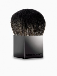 A natural beauty brush made of pony and goat hair for extreme softness and precise application. Use with powders to apply all over the face, especially with the Warm Glow. 