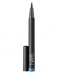 Create femme fatale eyes with epic effects. The super-fine precision tip of this liquid liner allows for maximum control during application, ensuring a precise, even line with just one stroke. The waterproof, quick-drying formula delivers a high dose of pigment for optimum coverage and intense color. 