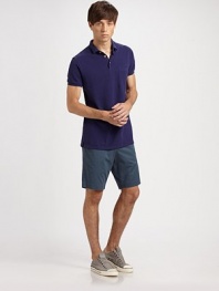 A classic American design with a three-button placket for everyday style.Three-button placketCottonMachine washImported