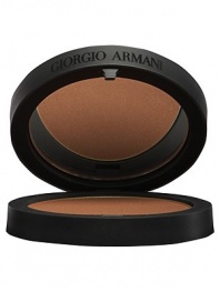 Create the glow of sun-kissed skin with Sheer Bronzer, a soft micro-fine bronzing powder. Copper and bronze hues warm skin, creating a sculpted glow with shimmering, honey highlights. All skin types. 