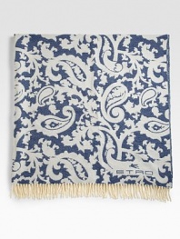 A bold paisley design renews the classic throw, woven in Italy from fine merino wool with fringed ends and versatile style. Fringed endsLogo corner detail59 X 75Merino woolDry cleanMade in Italy