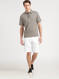 Easy to wear, these relaxed-fit shorts are destined to be a summer favorite, set in luxurious linen with allover pockets for a utility-inspired look.Flat-front styleSide slash, back flap pocketsButtoned, side cargo pocketsInseam, about 10½LinenHand washImported