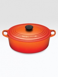 Crafted from heavy stoneware, Le Creuset cookware is the ultimate ingredient for chefs and home cooks worldwide. With its recessed-edge lid, this enameled cast iron oven masters slow cooking, evenly distributing and retaining heat.