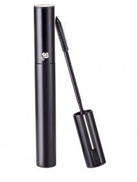 The first vibrating power mascara by Lancôme: 7000 oscillations per minute Press the button and experience a breakthrough sensation in application. In one easy new gesture, let the vibrating brush combined with an exquisitely smooth formula wrap every lash up to 360°. Instantly see a fascinating gaze: lashes appear ultimately extended, remarkably separated, and virtually multiplied in number.