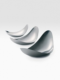 This set of 3, in brushed stainless steel designed by Heele Damkjer, represents the organic and fluid designs of Scandinavian nature. Use as serving dishes or tabletop art. 9L X 5W Imported