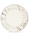 Abstract markings in soft shades of khaki frame this glazed white lunch/salad plate for unconventional elegance. From Noritake dinnerware, these dishes are trimmed with matte platinum for modern polish on casual and formal tables alike.
