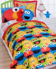 Hang out with all your favorite friends from Sesame Street! Vibrant colors and a playful pattern, featuring Elmo, Big Bird, Cookie Monster and Oscar, come together in this Sesame Street comforter set for a burst of fun.