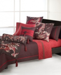 Featuring an opulent dragon jacquard pattern in a bold, royal red shade, the Dynasty duvet cover from Natori is nothing less than regal. Also features a smooth 300 thread count and button closure.
