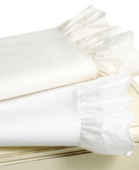Lauren by Ralph Lauren brings a fresh look to your bed with this Lauren Lace sheet set, featuring pure 230-thread count cotton percale and classic lace trim. Choose from two neutral tones.