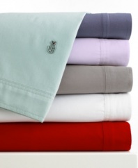 Ultimately soft in brushed cotton twill, these Lacoste pillowcases are the perfect blend of sporty style and laid-back comfort. Each pillowcase features a color-coordinating signature Lacoste croc logo and double-row hemstitch detail.