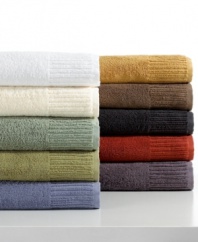 A riveting spectrum of color, the Resort tub mat from Calvin Klein features fashionable hues set in luxurious Egyptian cotton. Attractive tufted stripes along the hem add subtle dimension. Coordinate with any bath accessories to create an invigorating bathroom retreat.