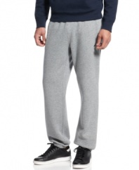Gear for the weekend warrior. Go ahead and get comfortable -- it's easy with these fleece pants from Nautica.