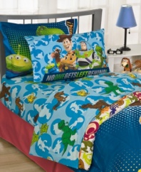 To bed time and beyond! These bold and colorful sheets tuck kids in with familiar faces from Disney's Toy Story. Match each character to its silhouette!