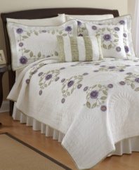 Style is in the details. Featuring crochet floral appliqués and intricate, allover stitchwork, the Dori quilt offers a fresh, modern take on traditional design. Finished with patterned trim.