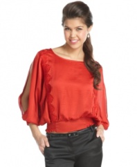 Doll-up your jeans with this XOXO blouson top that features skin-flaunting split sleeves and a cool scallop design!