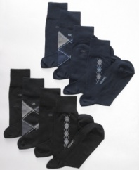 Crowd pleaser. This essential four-pack of Calvin Klein socks features both assorted argyle designs and solids for whatever suits your mood.