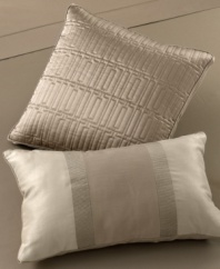A modern stitch pattern makes the Wide Stripe Bronze quilted pillow from Hotel Collection thoroughly intriguing. Rooted in simplicity, yet exquisitely detailed, this pillow is a sophisticated addition to the Wide Stripe Bronze bedding ensemble. Reverses to solid.