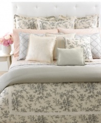 A delicate floral pattern presents a subtle shimmer over soft pink cotton jacquard with the Saint Honore fitted sheet. This French-inspired design completes this exquisite collection with an equally elegant background.