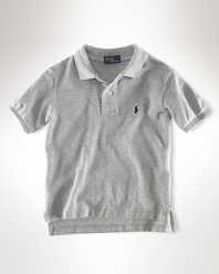 Essential short-sleeved polo shirt in our breathable cotton mesh. Ribbed polo collar and armbands. Uneven vented hem. Signature embroidered pony accents the chest.