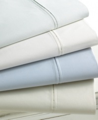 Experience the luxury of Martha Stewart Collection with this pillowcase set, featuring sumptuous 600-thread count Egyptian cotton sateen for an ultra-soft hand. Comes in four muted tones to coordinate with any Martha Stewart Collection quilt or bedding collection.
