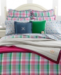 Retreat to a bed of springtime flowers every night with Lauren by Ralph Lauren's Caitlin sheet set. Featuring 200-thread count cotton with self-hem detail.