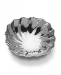 An eddy is a current that moves contrary to the main current, especially in a circular motion. This delightful bowl from Wilton Armetale illustrates this phenomenon with beauty and charm and accents your table with style.