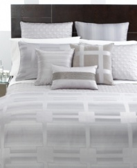 A light grid pattern over a subtle, ombré ground presents an understated, elegant design upon this Meridian duvet cover. The reverse offers a solid alternative for a clean contrast in style.