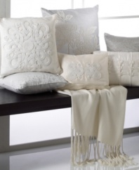 Shimmering with allover silver beading, the Natori Metallic Beaded pillow glimmers with elegance. Pair with other pillows from the Natori Pearls collection to create an atmosphere of alluring sophistication. Reverses to solid.
