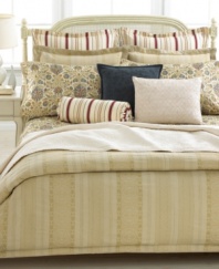 Embracing a Moroccan influence, this Marrakesh duvet cover from Lauren by Ralph Lauren features an intricate pattern and vertical jacquard stripes. Edged with a decorative twist cord for added detail. Top back button closure; bottom hand holes.