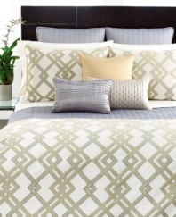 A bold, quilted pattern infuses your space with a new look of luxury. Zipper closure. (Clearance)