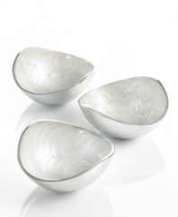 Full of surprises, these handcrafted nut bowls from the Simply Designz collection of serveware and serving dishes feature sleek, polished aluminum lined with scalloped ivory enamel. An elegant set for serving snacks or simply decorating the table.