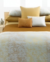 Set in soft combed cotton, this Pyrite Luster sham from Calvin Klein Home features abstracted climbing leaves woven with an ombré effect of gold tones on an aqua sateen ground. Its distinctive style offers a beautiful coordinate to the Pyrite Luster duvet cover.