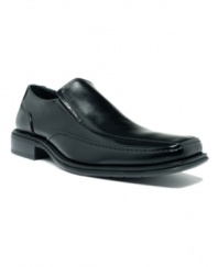 These men's loafers have a formal design with a modern edge. Let this handsome pair of slip-on men's dress shoes march into the heart of your look. Imported.