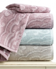 A tonal medallion design lends chic sophistication to the bath in this Lauren by Ralph Lauren Carlisle Medallion washcloth. Finished in pure cotton for a soft hand. Choose from three soft hues.