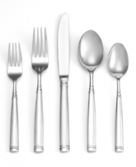 Buon appetito! Designed to replicate original forks from the Italian Renaissance, Naples flatware offers a taste of Tuscany with every bite. An elliptical shape and good balance ensure this 20-piece set feels great in-hand.