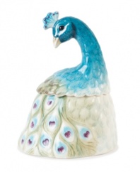 A symbol of eternal life and beauty, the peacock serves as the inspiration for this fanciful box. Richly detailed and hand painted with subdued watercolors, it's a stunning stand-alone piece and beautiful complement to Edie Rose by Rachel Bilson dinnerware and serveware.