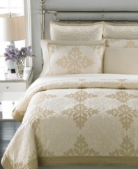 As refreshing as a morning stroll, Martha Stewart Collection's Courtyard Tile quilt infuses your room with classic elegance. Featuring an ornate quilting pattern that evokes the intricate artistry of vintage tiles on soft, pure cotton.