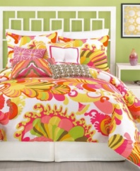 Bold and beautiful. Trina Turk makes a statement with this trendy Coachella comforter set, featuring a fabulous oversized print in signature Trina colors. Expertly chosen decorative pillows polish the look with a dash of extra flair. Finished with superior cotton sateen, this set is both cozy and stylish.