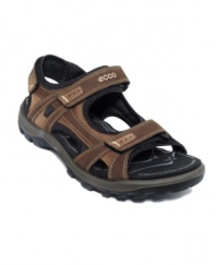 From sandy dunes to mountain trails (and everything in between), you'll have no problem enjoying your outdoor adventures with these lightweight strap men's sandals from Ecco.