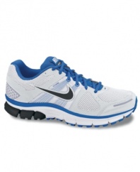 These men's running shoes take any workout to the next level. Lace up in this pair of Nike men's sneakers that don't know the word quit.