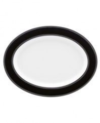 A graphic black-and-white edge makes this kate spade new york platter a chic complement to dinnerware graced with Florence Broadhurt's timeless Japanese Floral print.