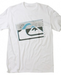 Ride the wave. This casual tee from Quiksilver brings your surf style to the streets.