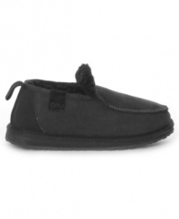 This pair of men's house shoes is a great choice for any guy. These EMU slippers for men will make you want to relax around the house every day of the week. (Clearance)